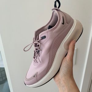 NIKE Air Max Dias (Size 9.5)